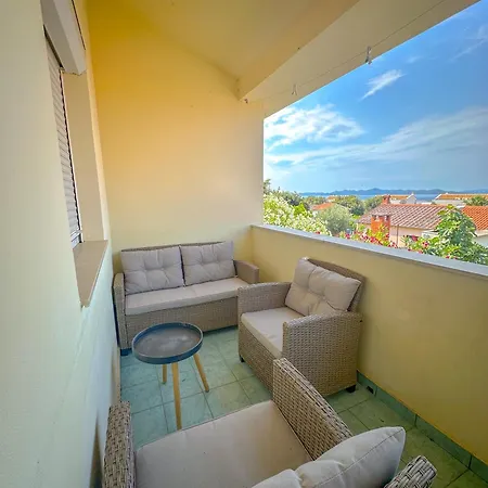 Apartment Sara Punta Skala * Petrcane